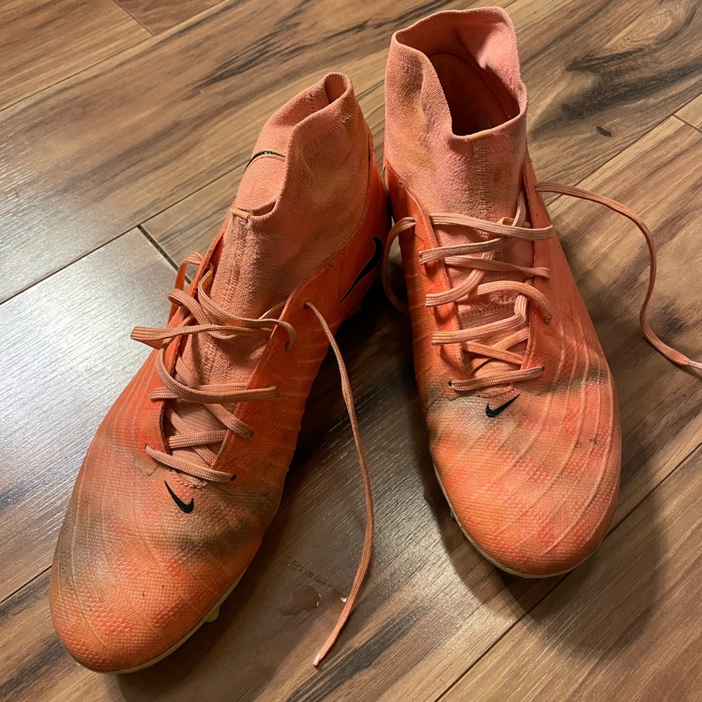 Nike Women’s PhantomLuna Soccer Cleats- 9.5